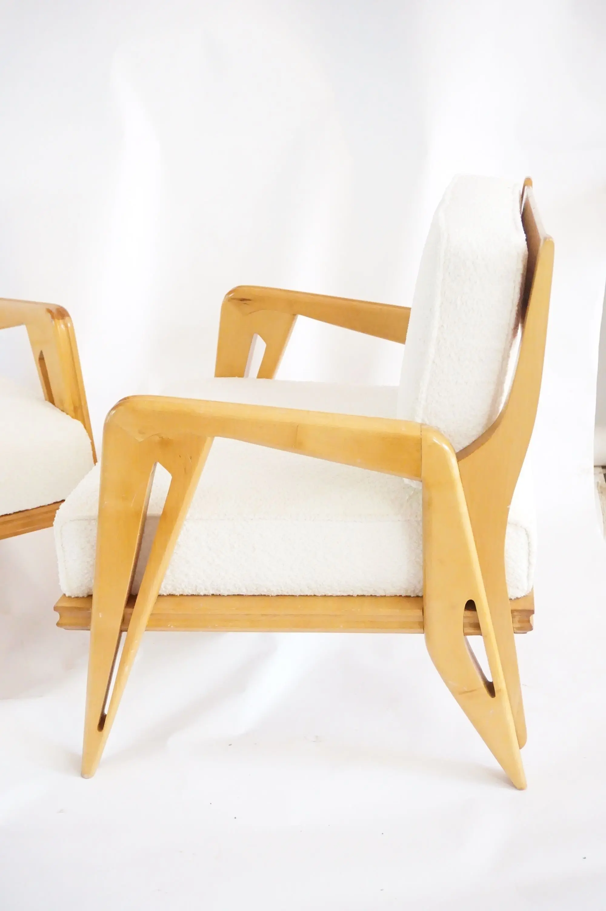 pair of Franco Campo & Carlo Graffi armchairs, ash and bouclè fabric, Turin 1950 — image 3