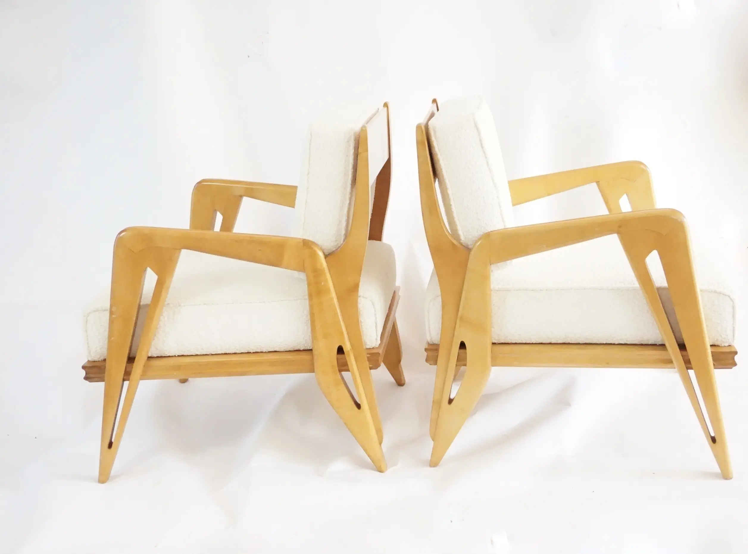 pair of Franco Campo & Carlo Graffi armchairs, ash and bouclè fabric, Turin 1950 — photo 4