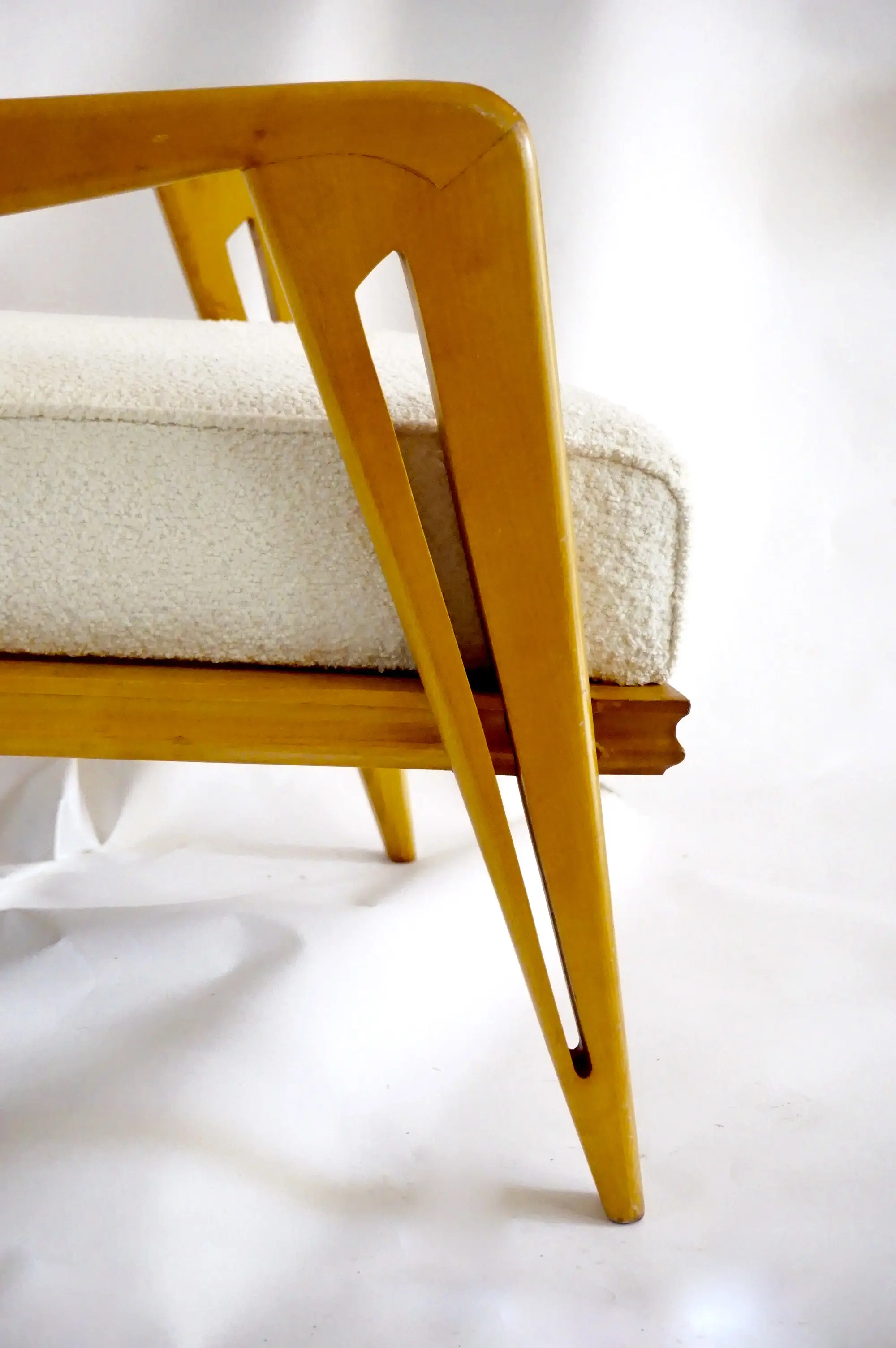 pair of Franco Campo & Carlo Graffi armchairs, ash and bouclè fabric, Turin 1950 — photo 9