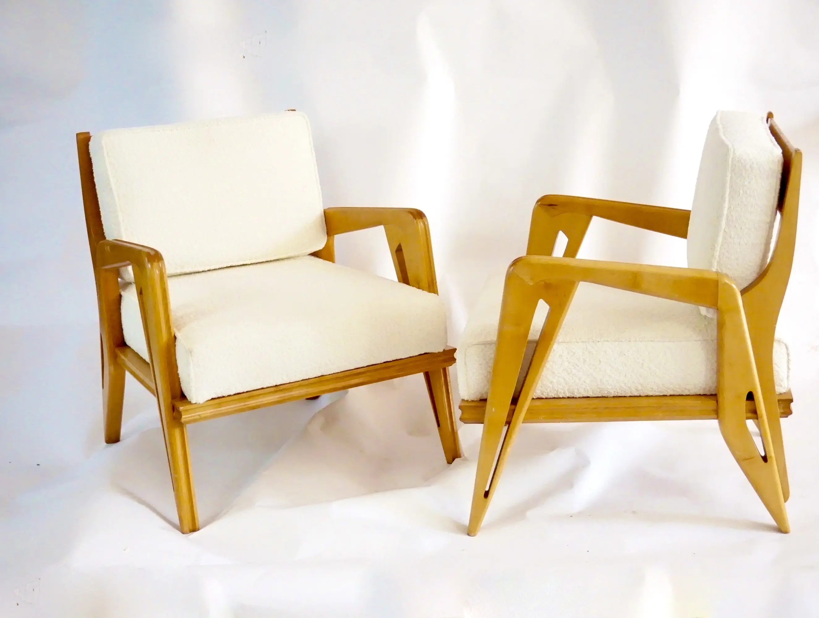 pair of Franco Campo & Carlo Graffi armchairs, ash and bouclè fabric, Turin 1950 — image 2