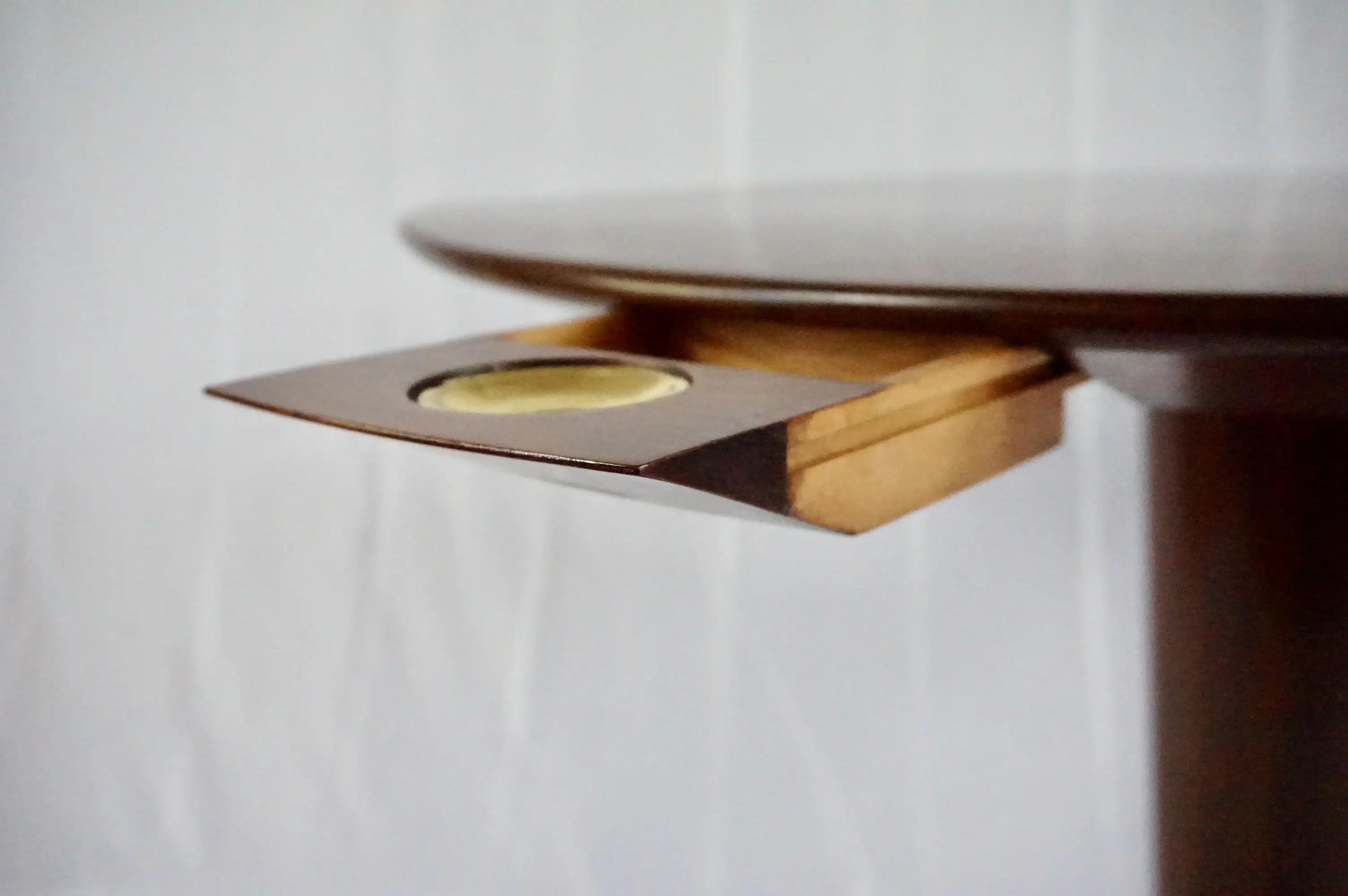 Paolo Buffa round center table, game table, three feet, walnut and brass, 1950 — photo 16