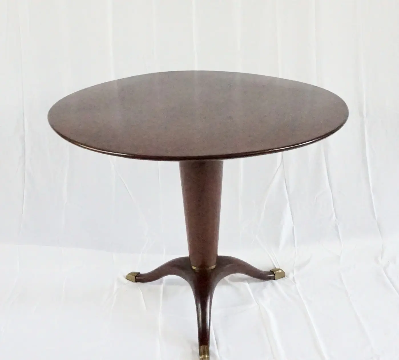 Paolo Buffa round center table, game table, three feet, walnut and brass, 1950 — photo 7