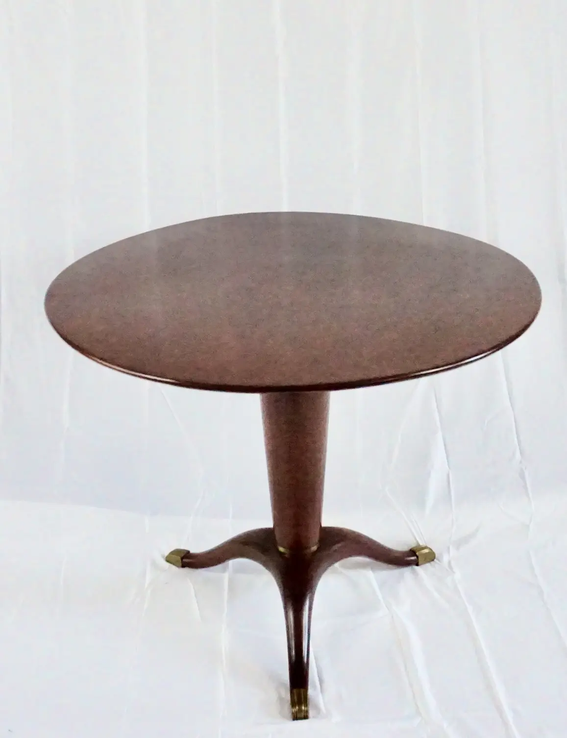 Paolo Buffa round center table, game table, three feet, walnut and brass, 1950 — photo 6