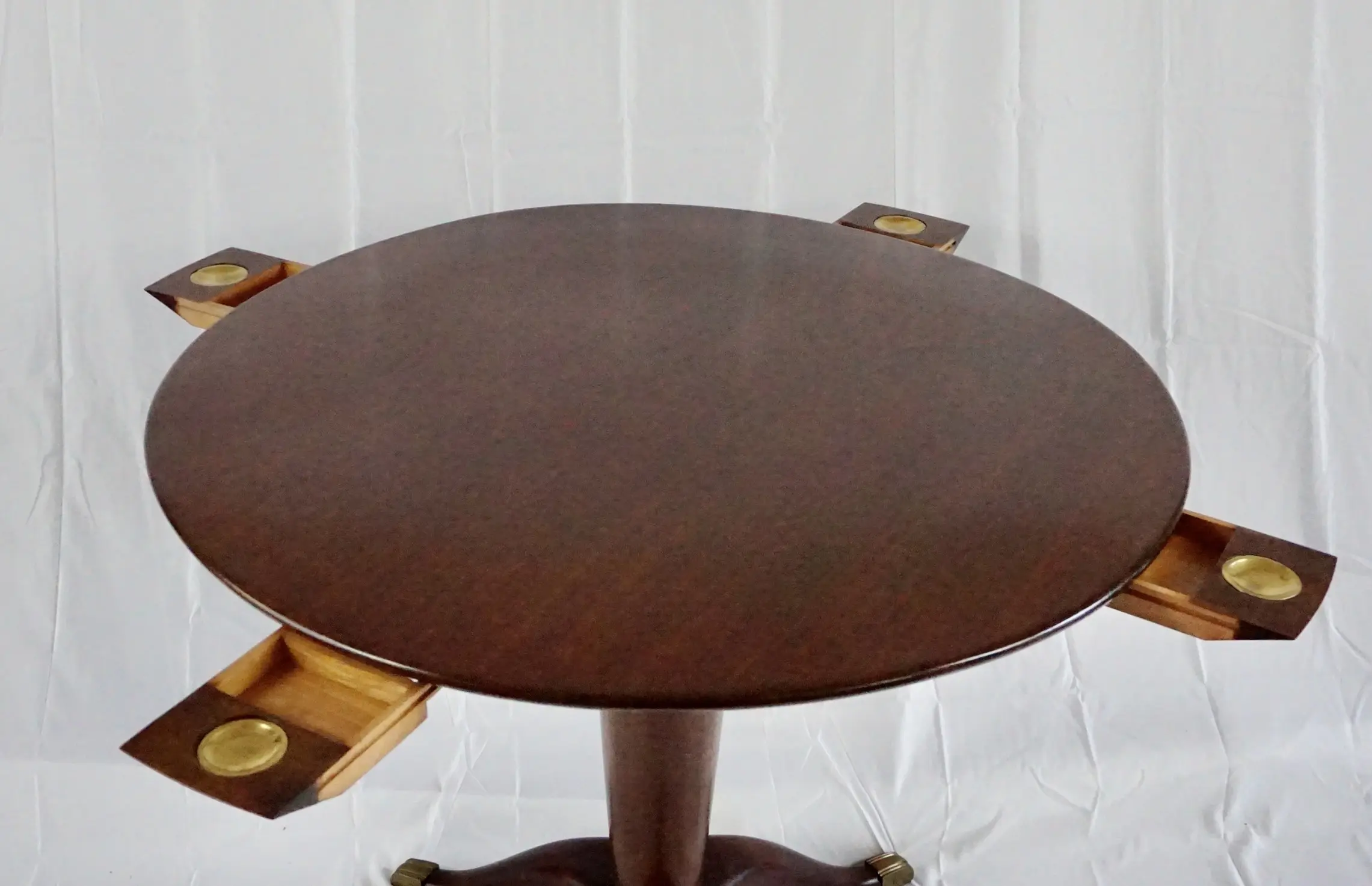 Paolo Buffa round center table, game table, three feet, walnut and brass, 1950 — photo 15