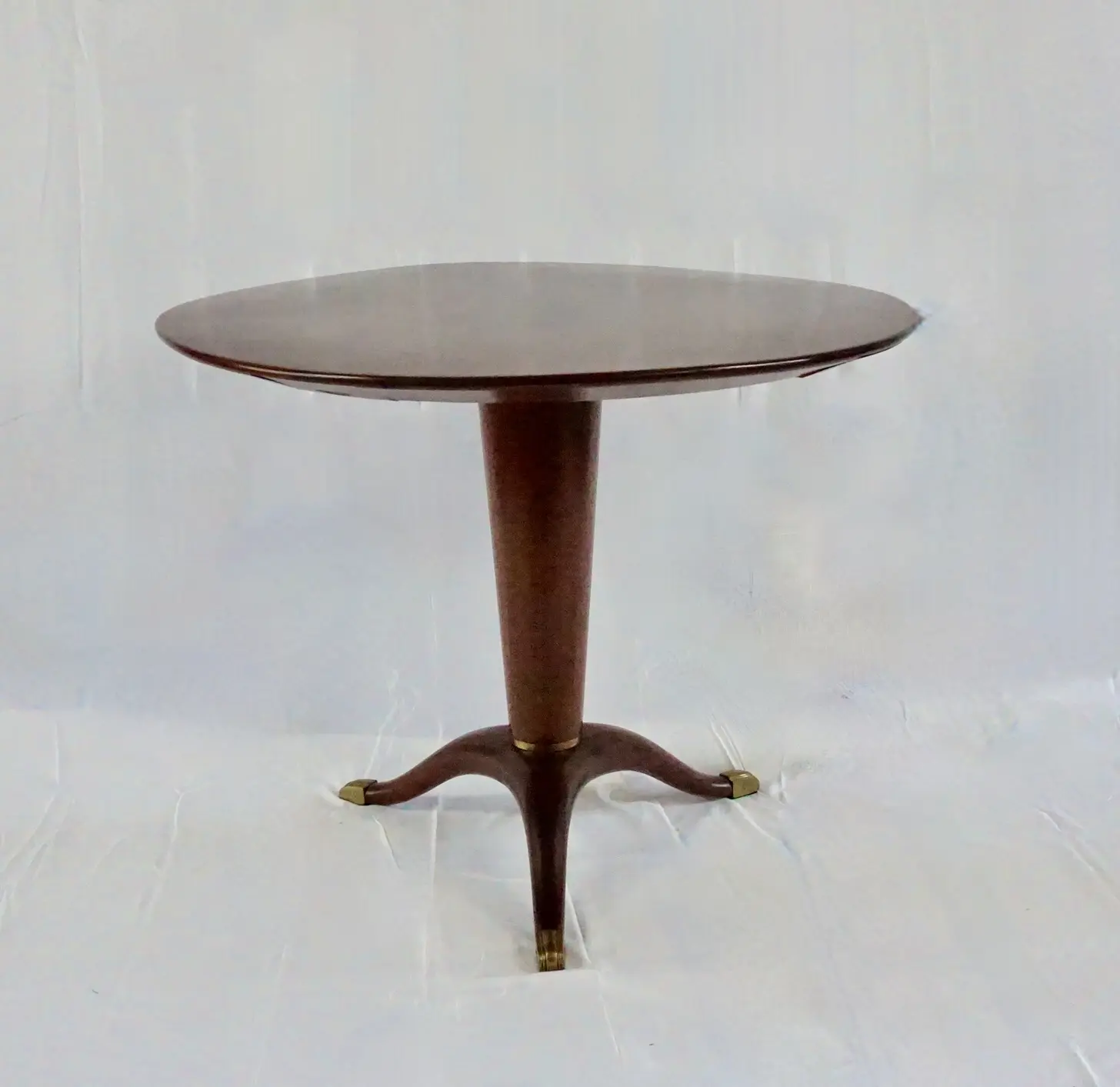 Paolo Buffa round center table, game table, three feet, walnut and brass, 1950 — Paolo Buffa