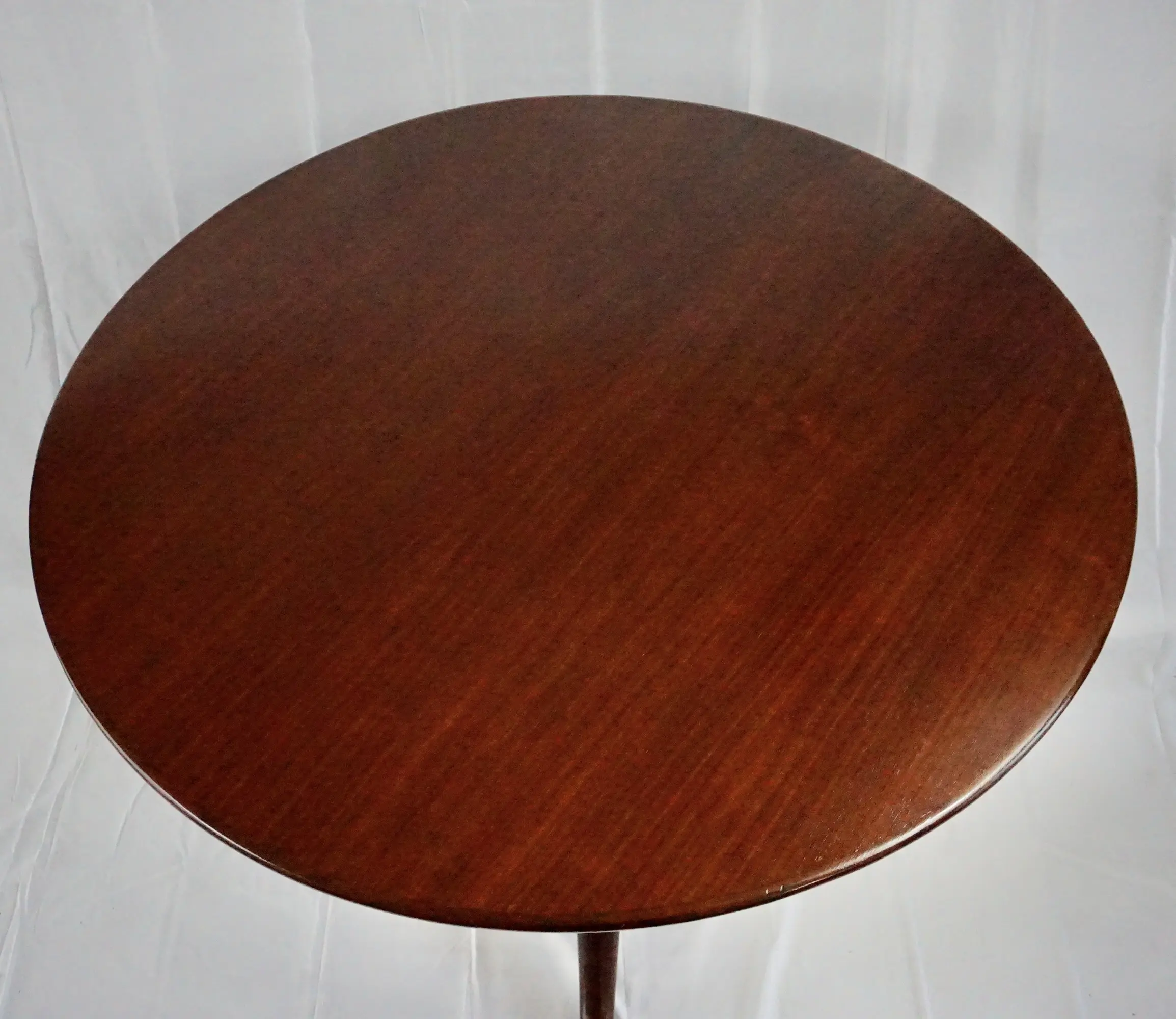 Paolo Buffa round center table, game table, three feet, walnut and brass, 1950 — image 2