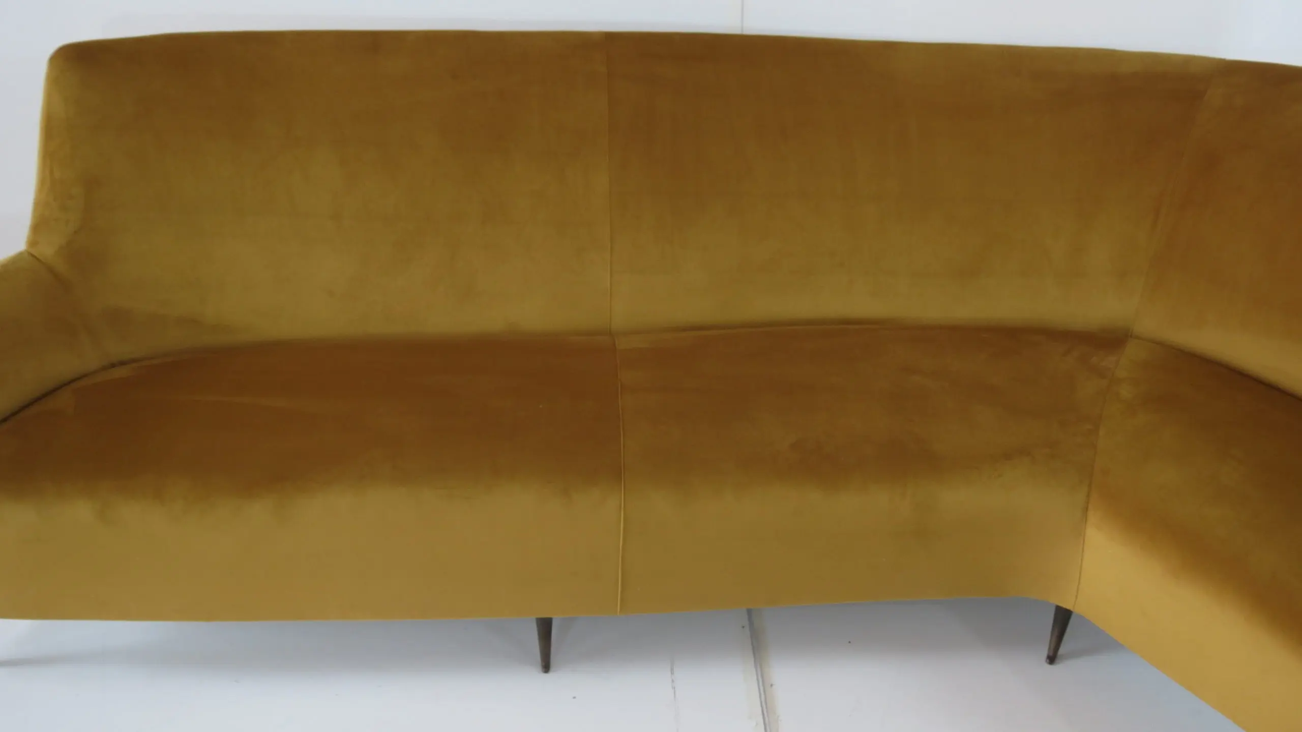 Rare Ico & Luisa Parisi Large Gold Yellow Velvet Curved Sofa by Isa, circa 1952 — photo 11