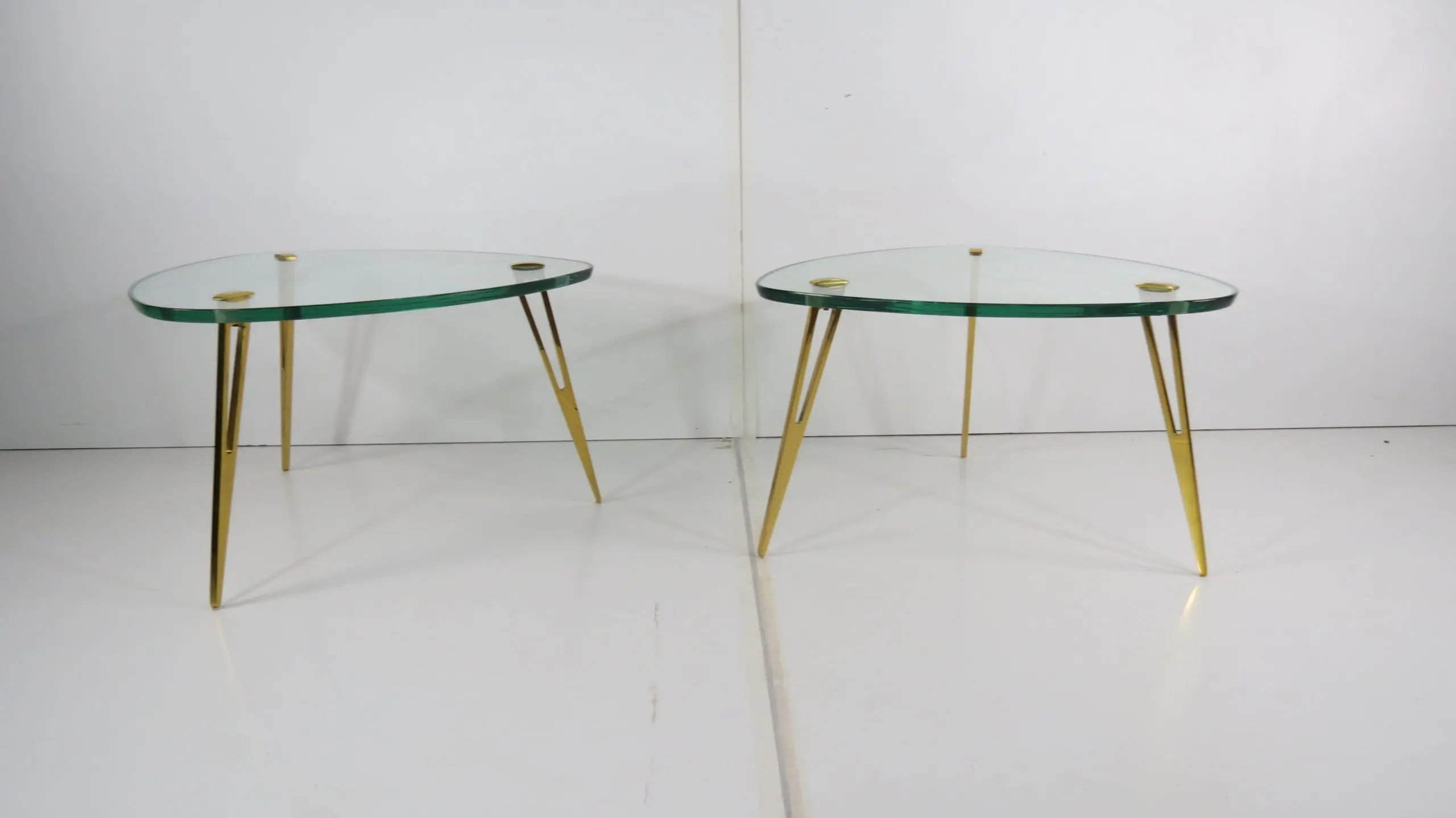 Pair of Rare Glass and Bronze Side Tables Three Feet,Fontana Arte,1950 — photo 14