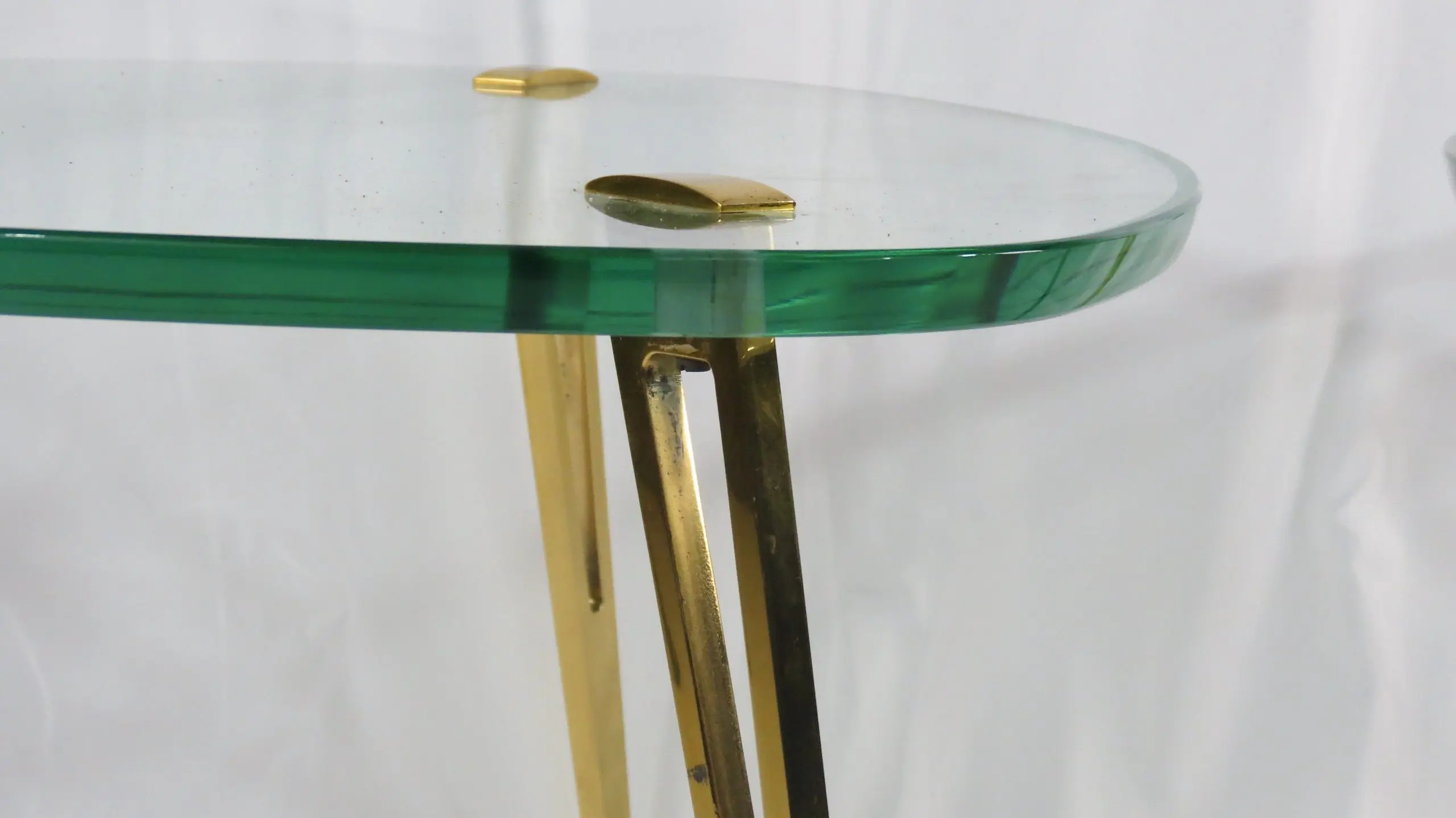 Pair of Rare Glass and Bronze Side Tables Three Feet,Fontana Arte,1950 — photo 4