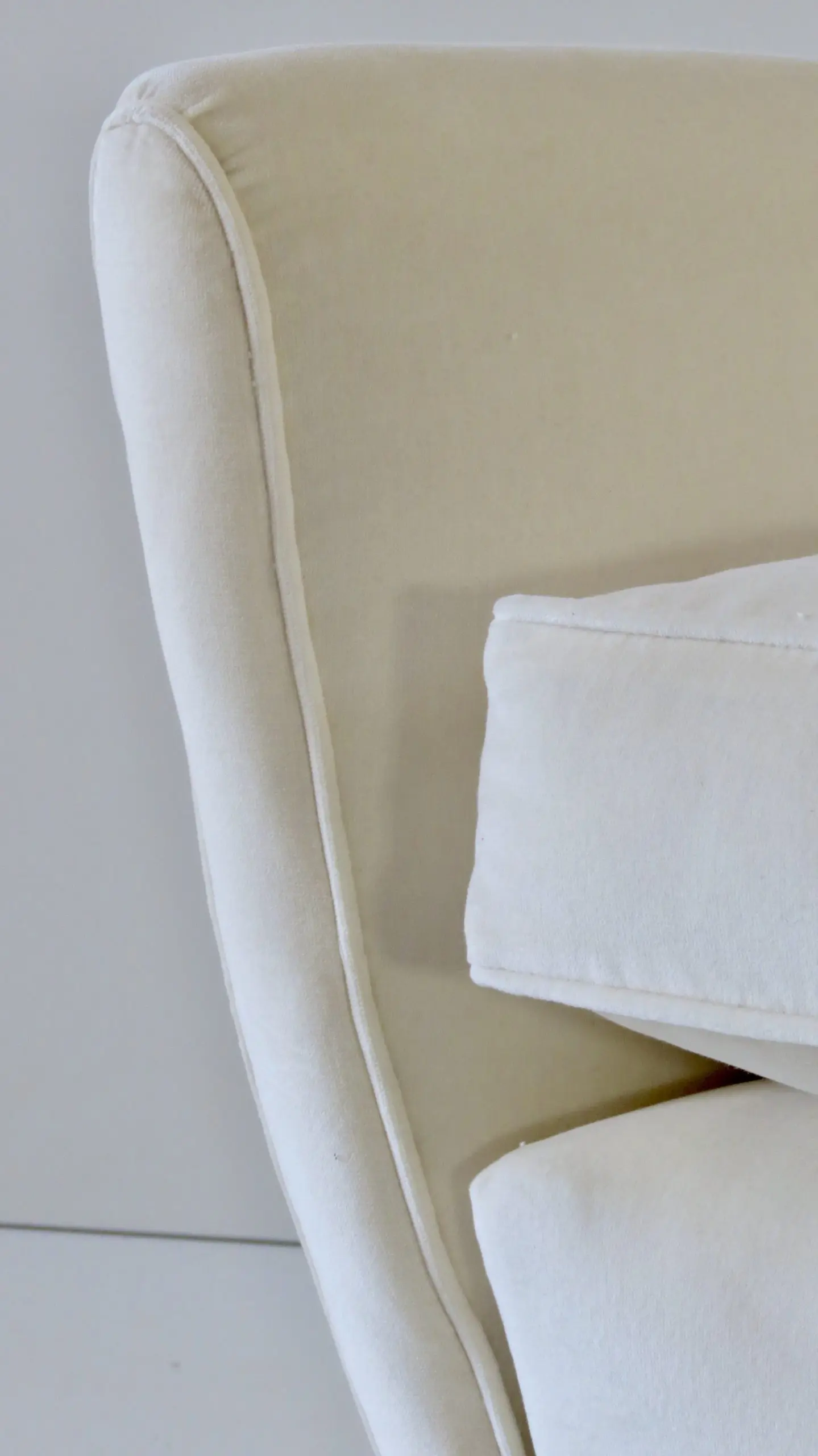 Gio Ponti Ivory Wingback Armchair N. 512, circa 1950 — photo 18