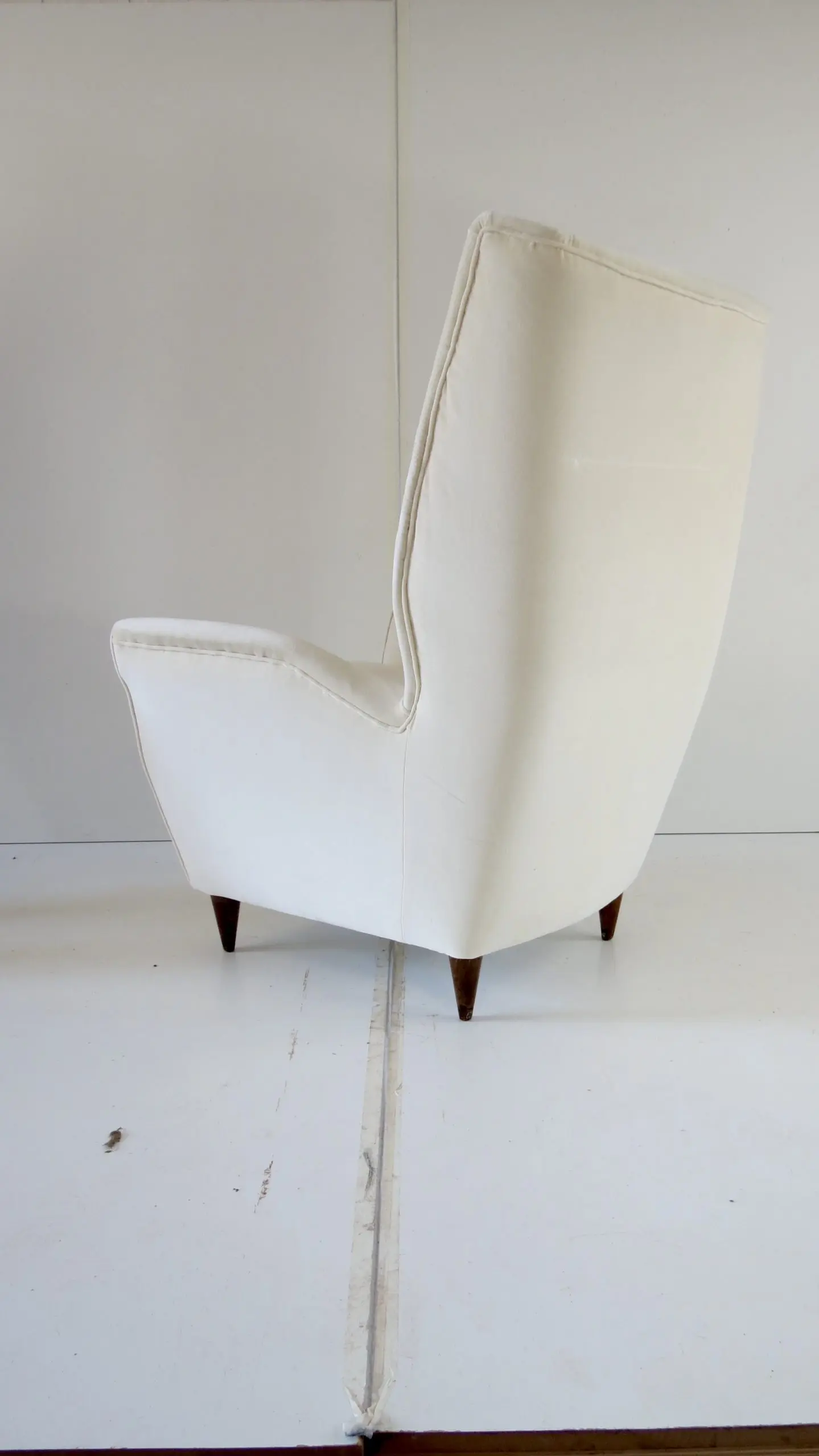 Gio Ponti Ivory Wingback Armchair N. 512, circa 1950 — photo 11