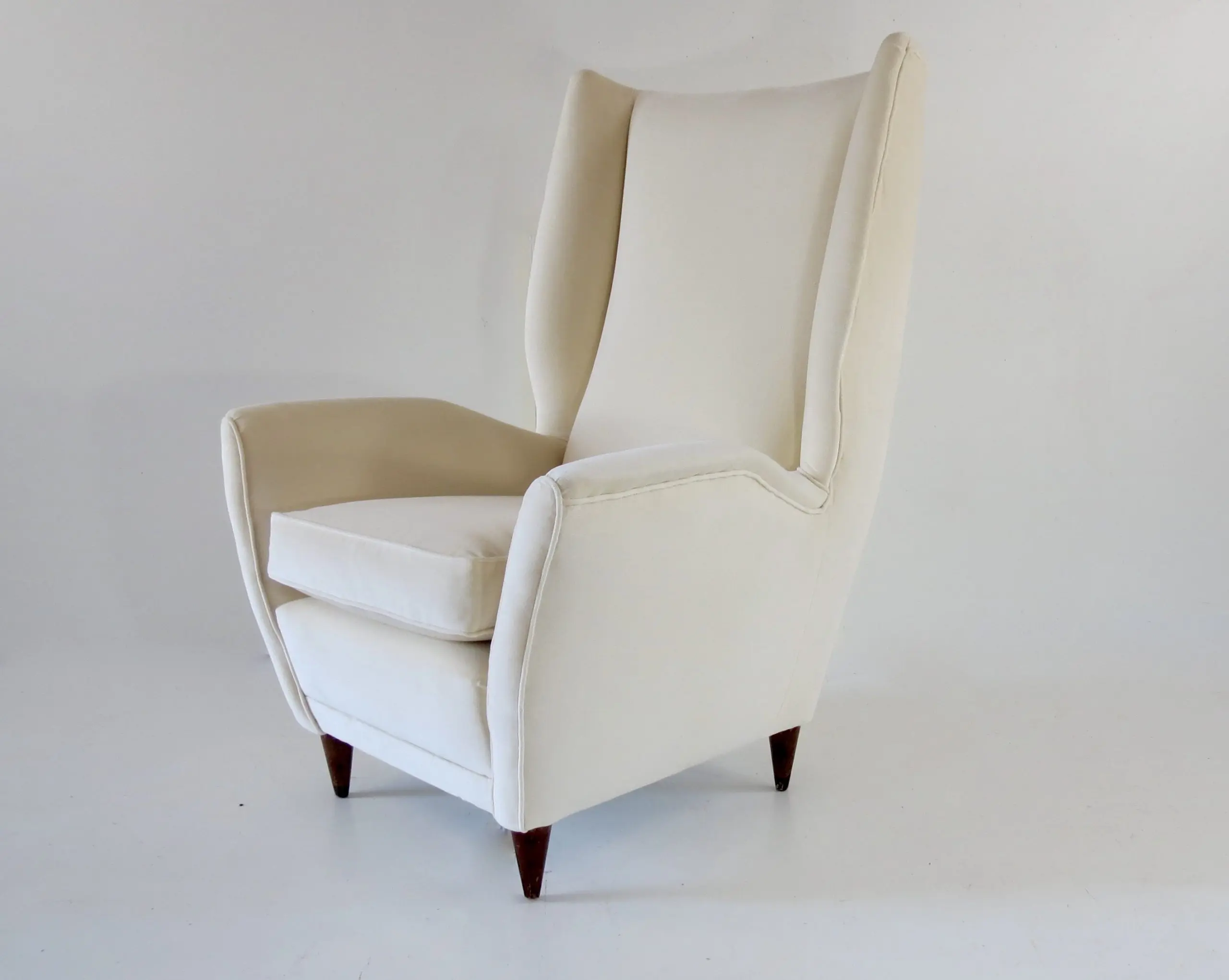 Gio Ponti Ivory Wingback Armchair N. 512, circa 1950 — image 3