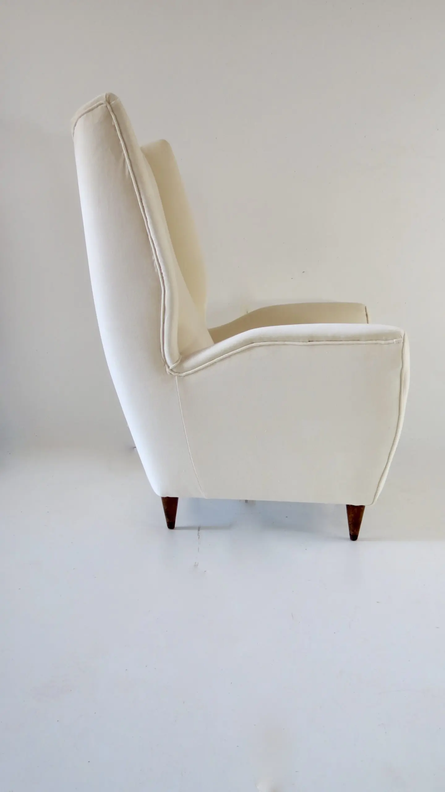 Gio Ponti Ivory Wingback Armchair N. 512, circa 1950 — photo 7