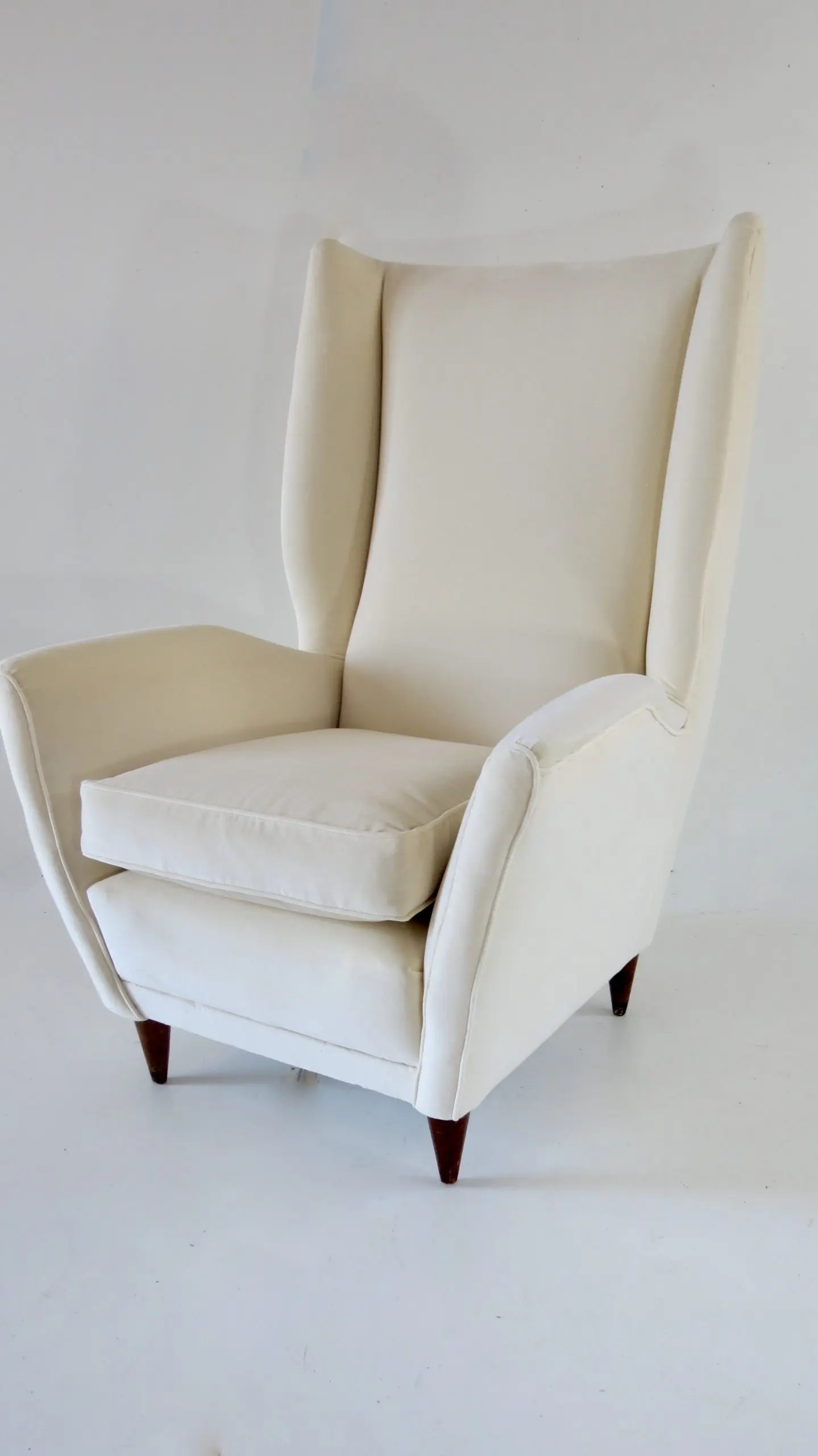 Gio Ponti Ivory Wingback Armchair N. 512, circa 1950 — photo 14