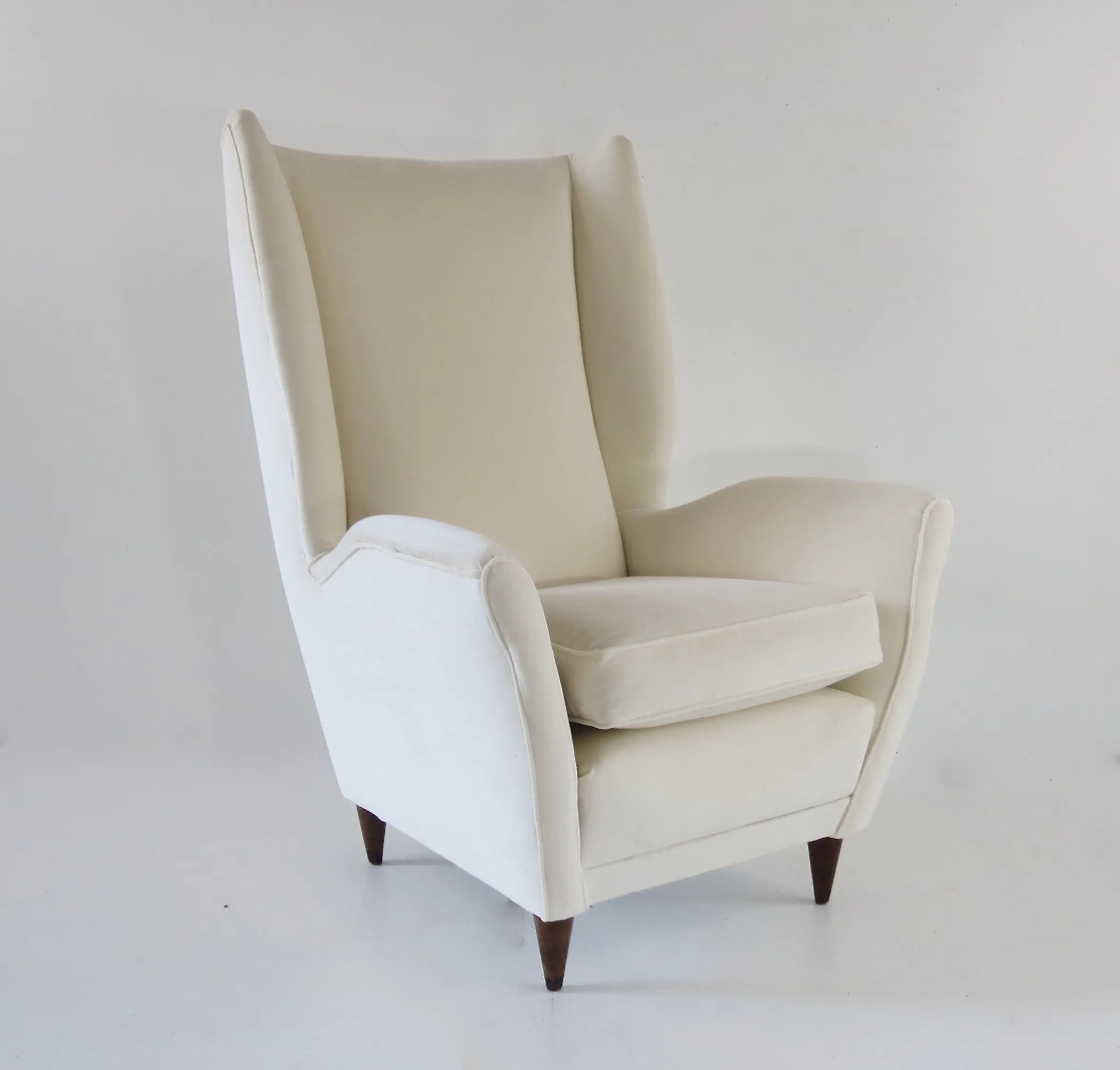 Gio Ponti Ivory Wingback Armchair N. 512, circa 1950 — image 2