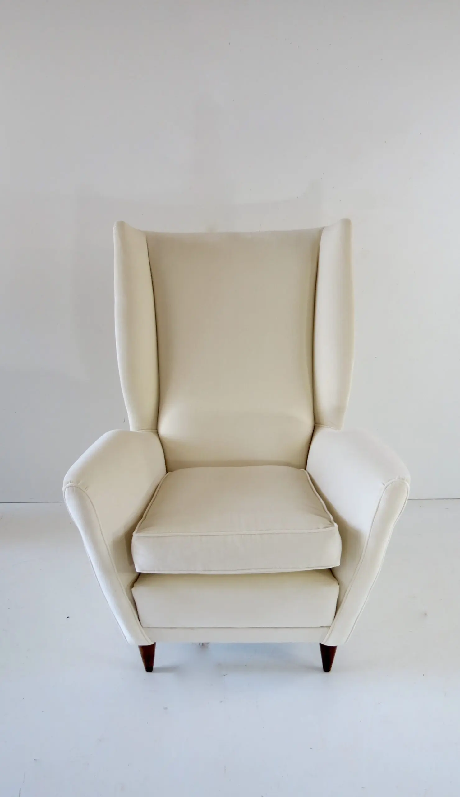 Gio Ponti Ivory Wingback Armchair N. 512, circa 1950 — photo 6