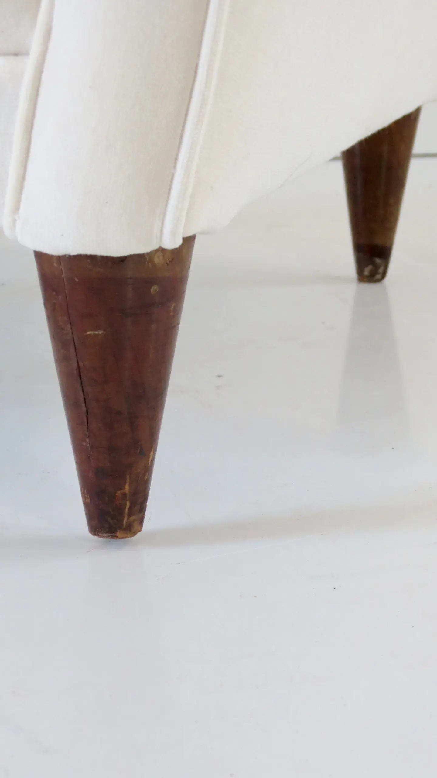 Gio Ponti Ivory Wingback Armchair N. 512, circa 1950 — photo 20