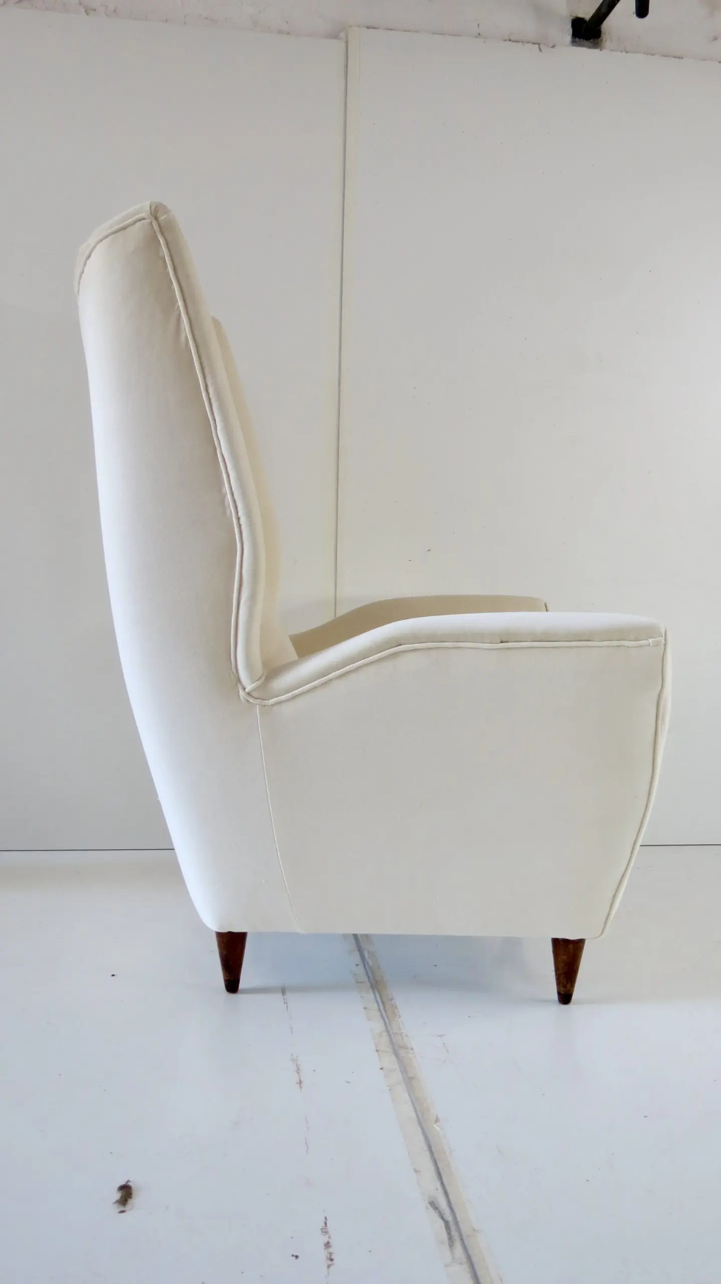 Gio Ponti Ivory Wingback Armchair N. 512, circa 1950 — photo 8