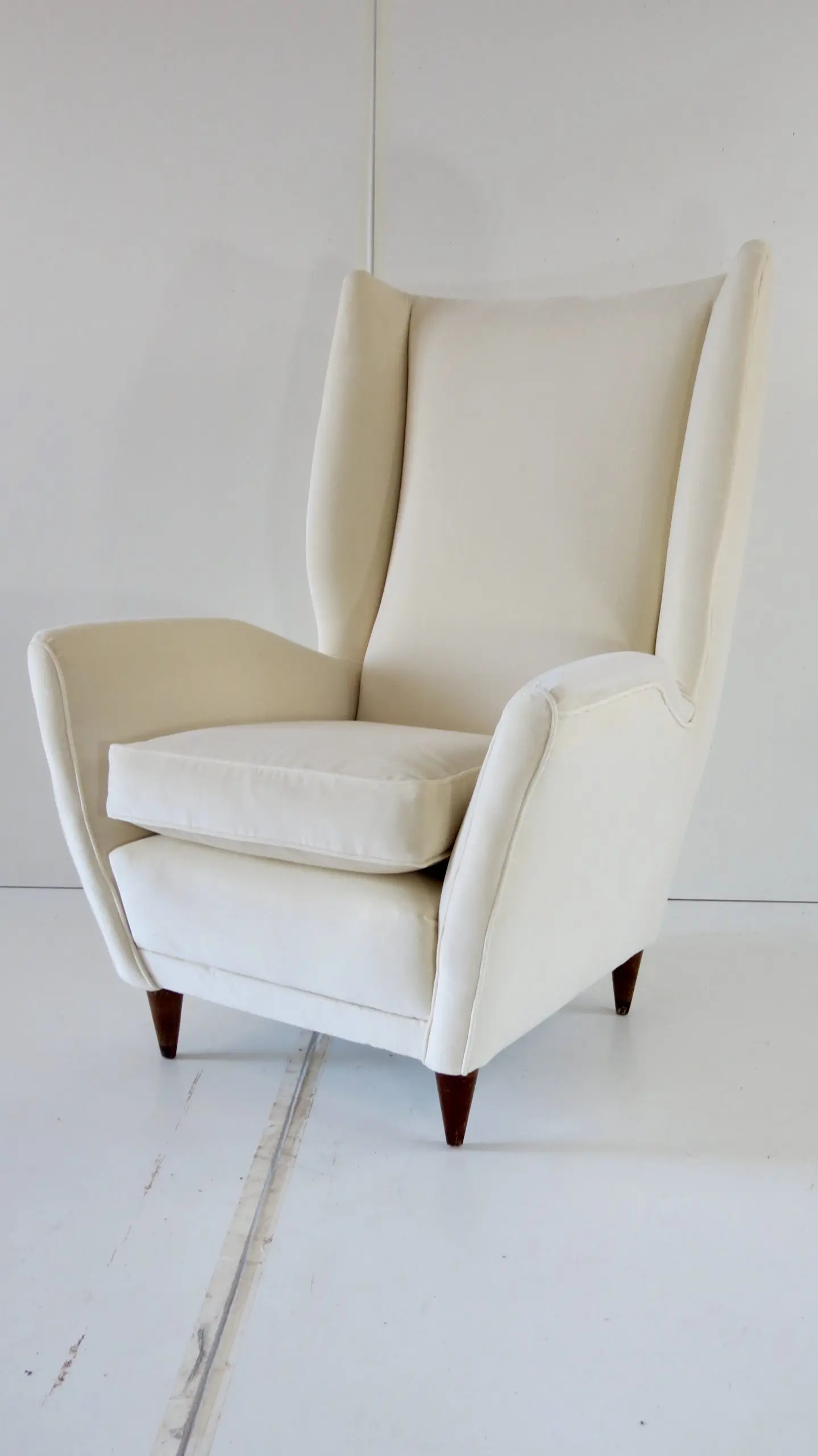 Gio Ponti Ivory Wingback Armchair N. 512, circa 1950 — photo 15