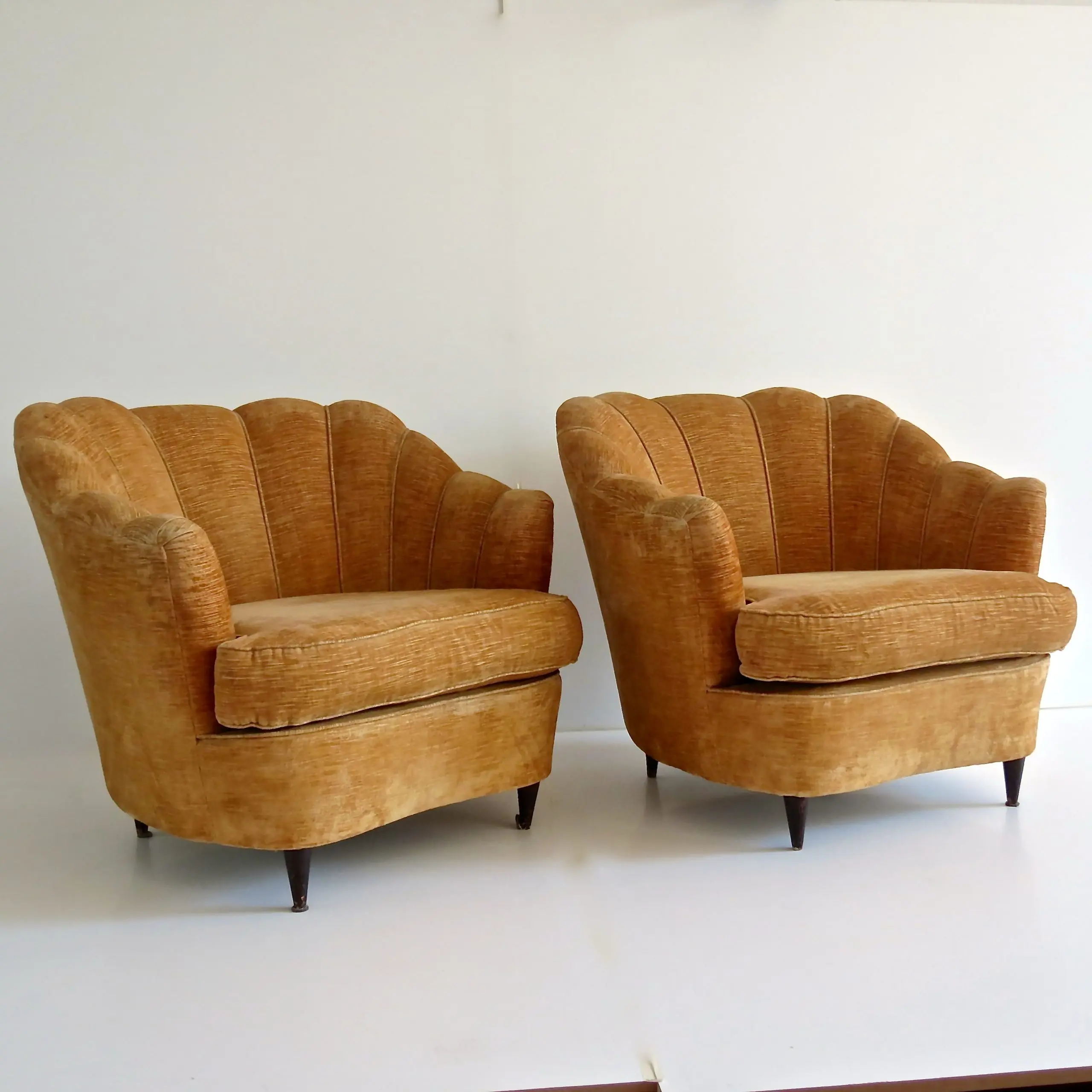Pair of Large Armchairs Attributed to Guglielmo Ulrich, 1950 — image 3
