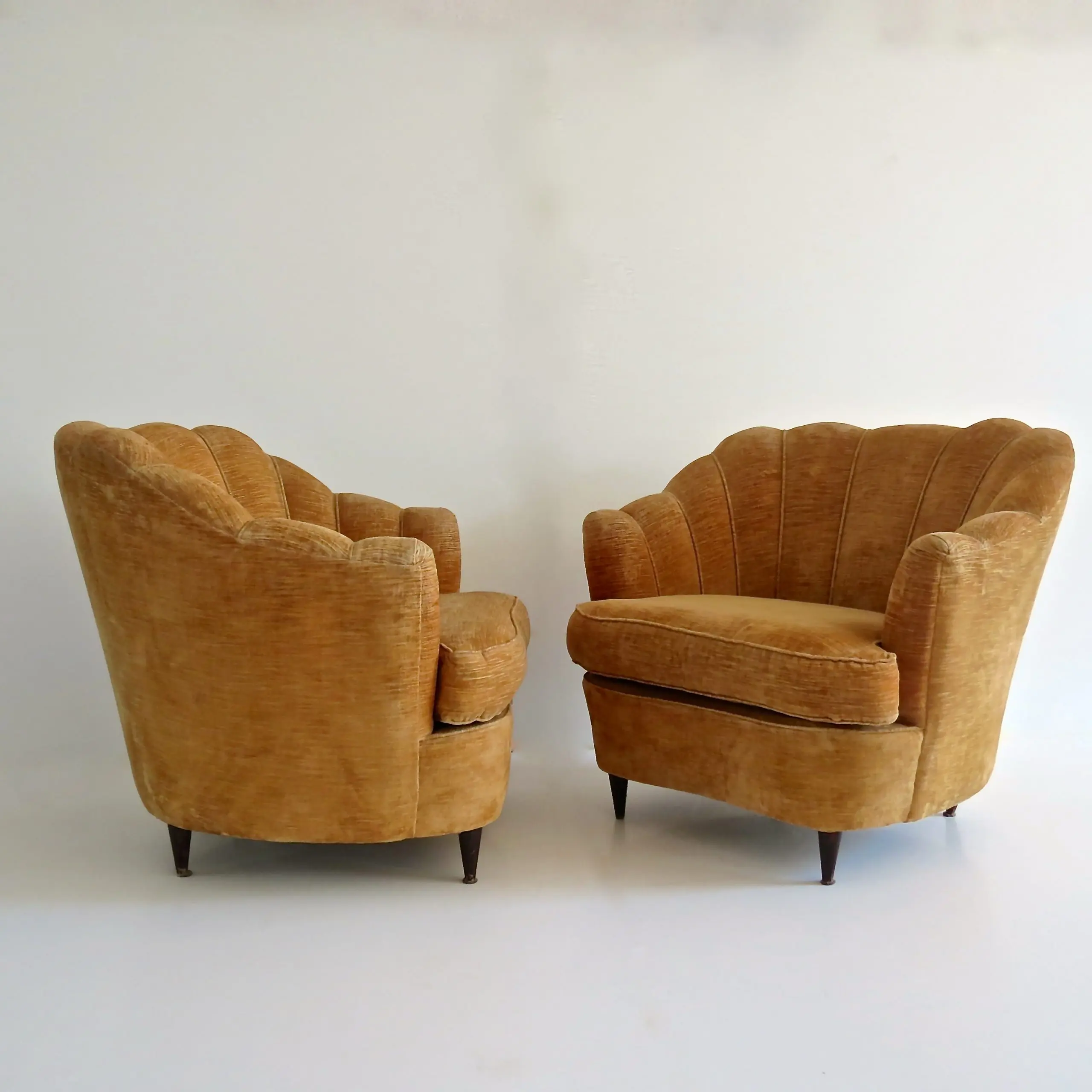 Pair of Large Armchairs Attributed to Guglielmo Ulrich, 1950 — photo 4