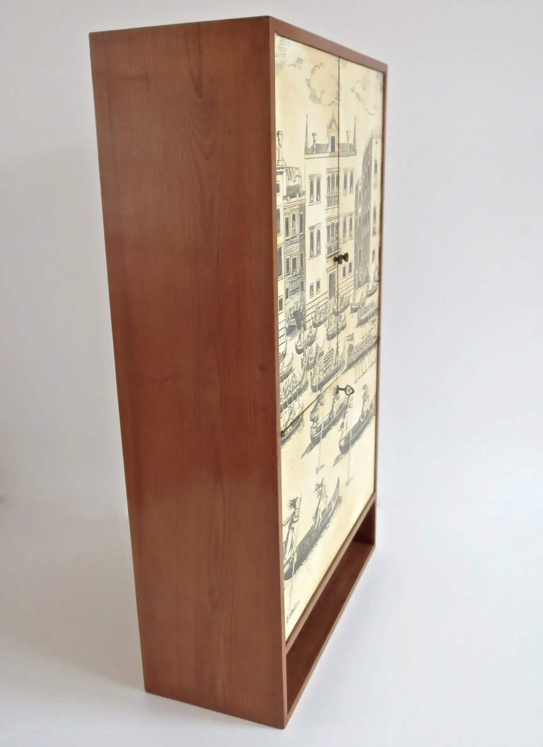 Hanging Litographic Transfer-Printed Wood Cabinet "Venezia", Fornasetti style circa 1950 — photo 9