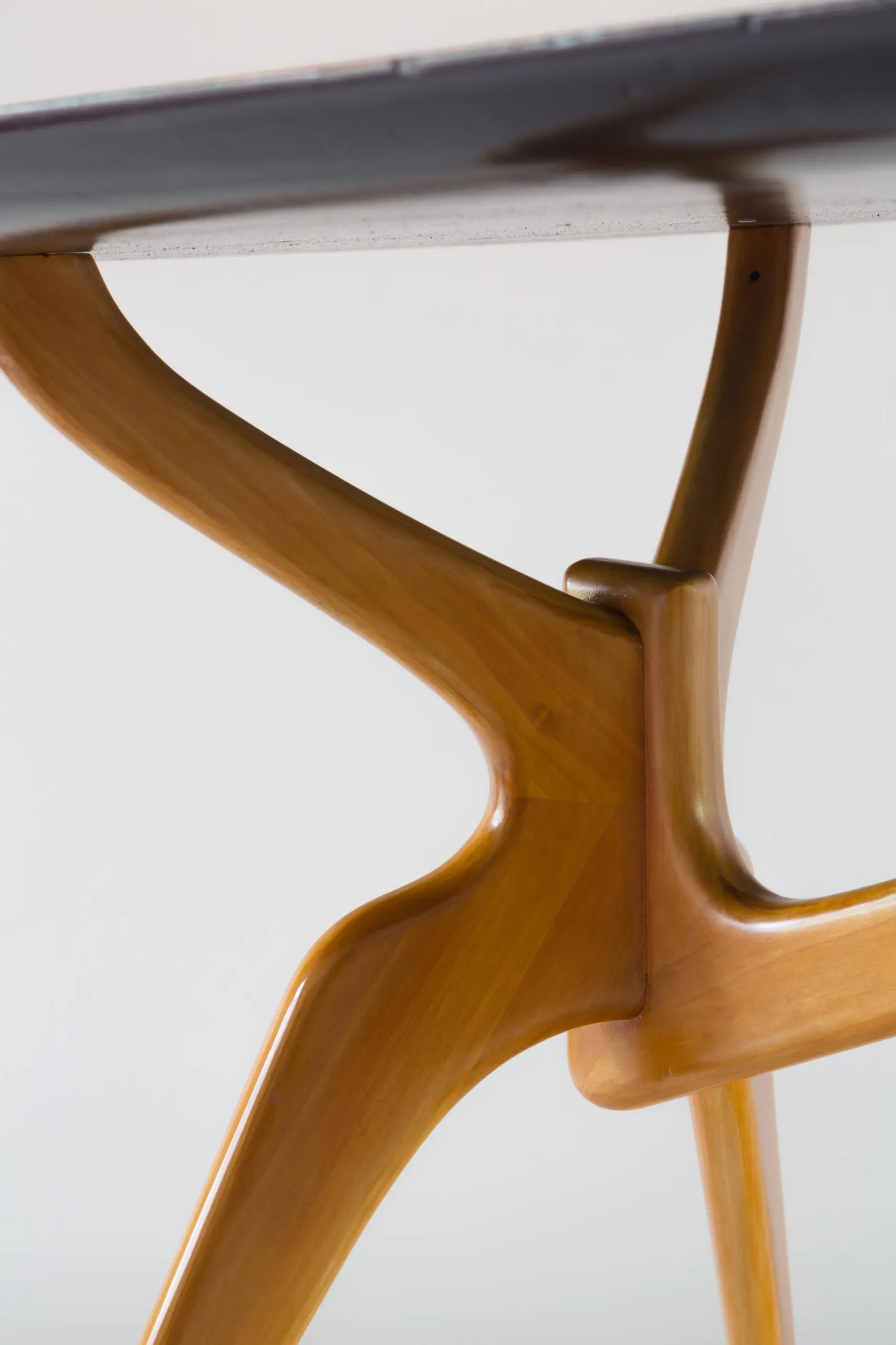 Sculptural blonde dining table attributed to Ico Parisi,1950 — photo 10