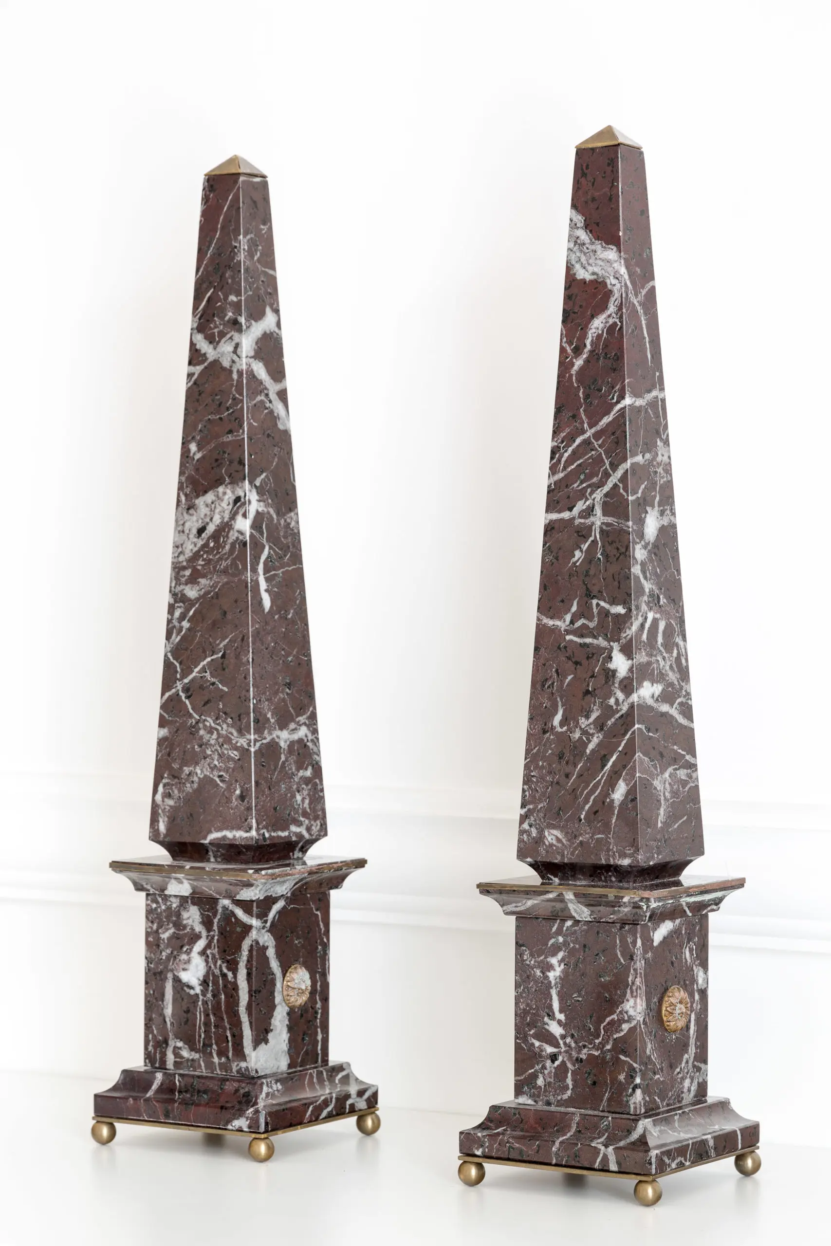 Pair of italian red marble and bronze obelisks "ACANTHUS", limited edition, 2017 — photo 8