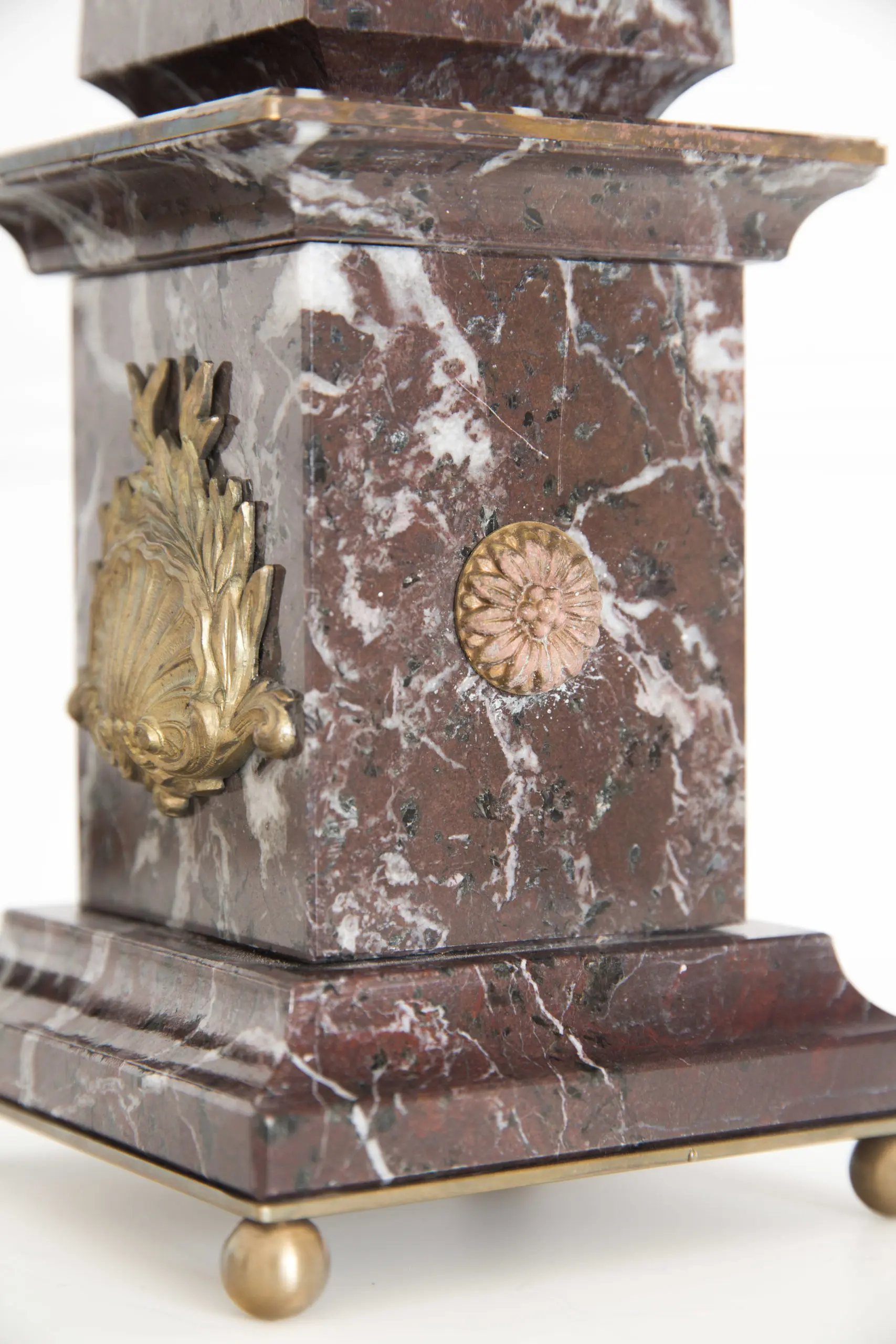 Pair of italian red marble and bronze obelisks "ACANTHUS", limited edition, 2017 — photo 5