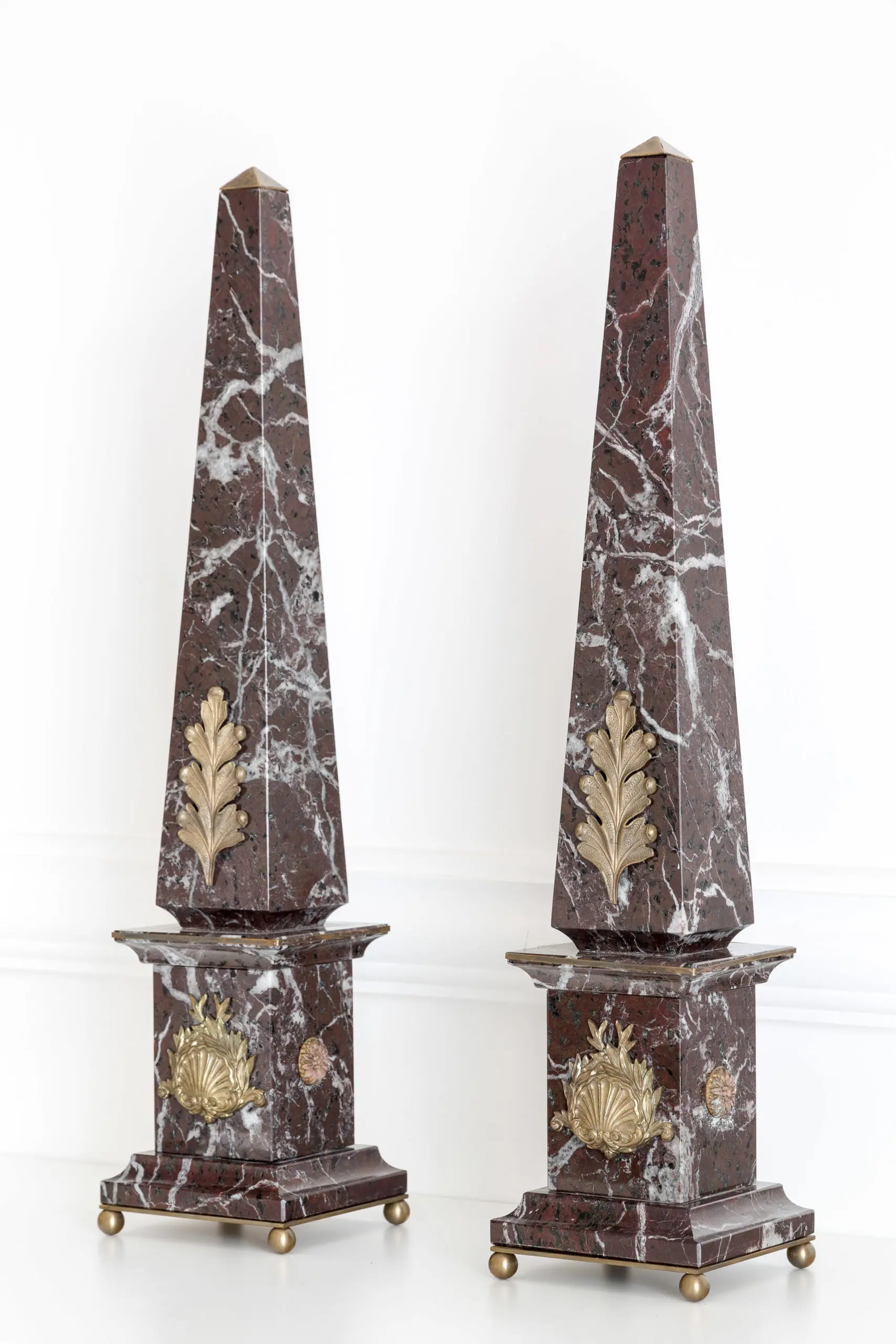 Pair of italian red marble and bronze obelisks "ACANTHUS", limited edition, 2017 — photo 7