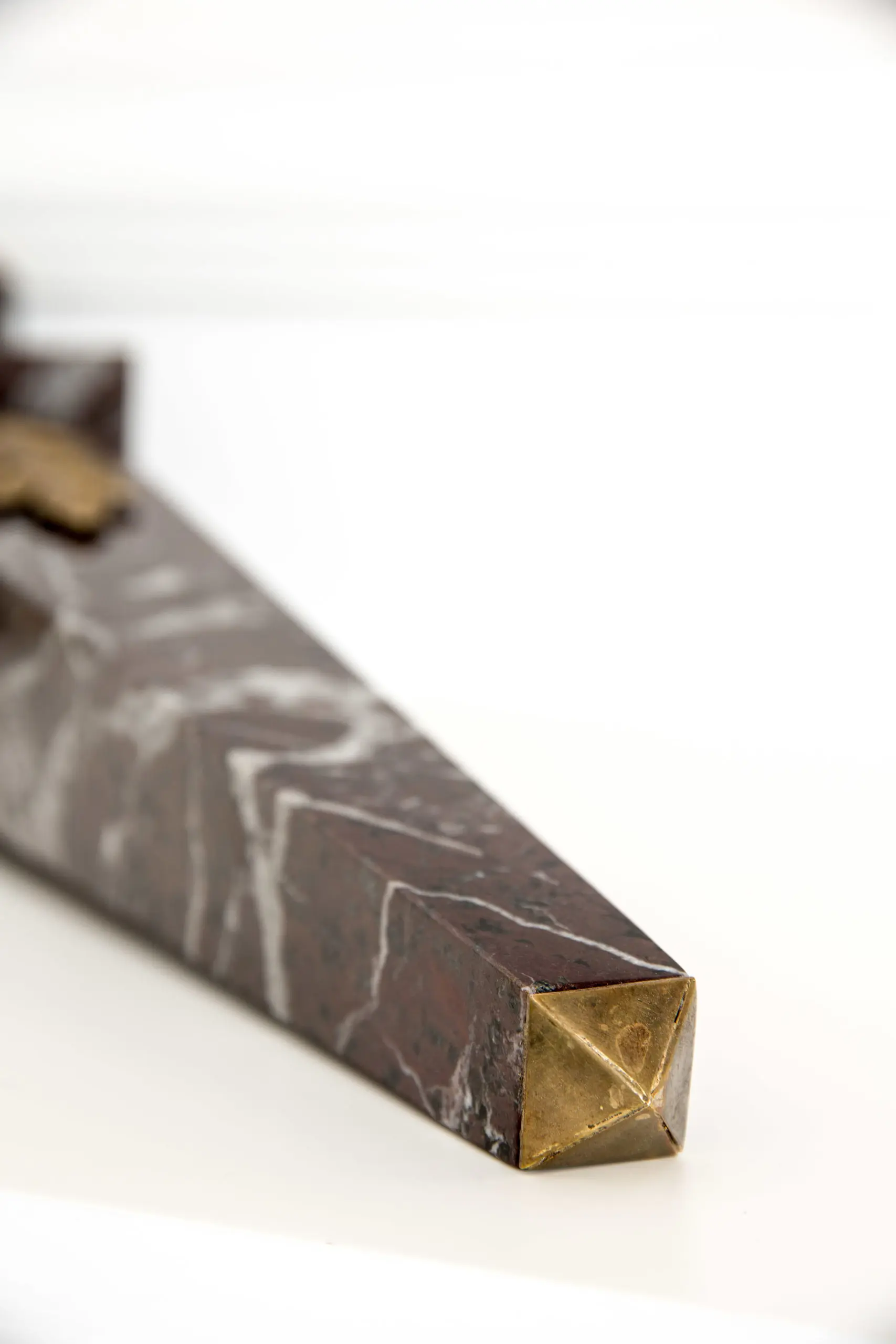 Pair of italian red marble and bronze obelisks "ACANTHUS", limited edition, 2017 — image 2