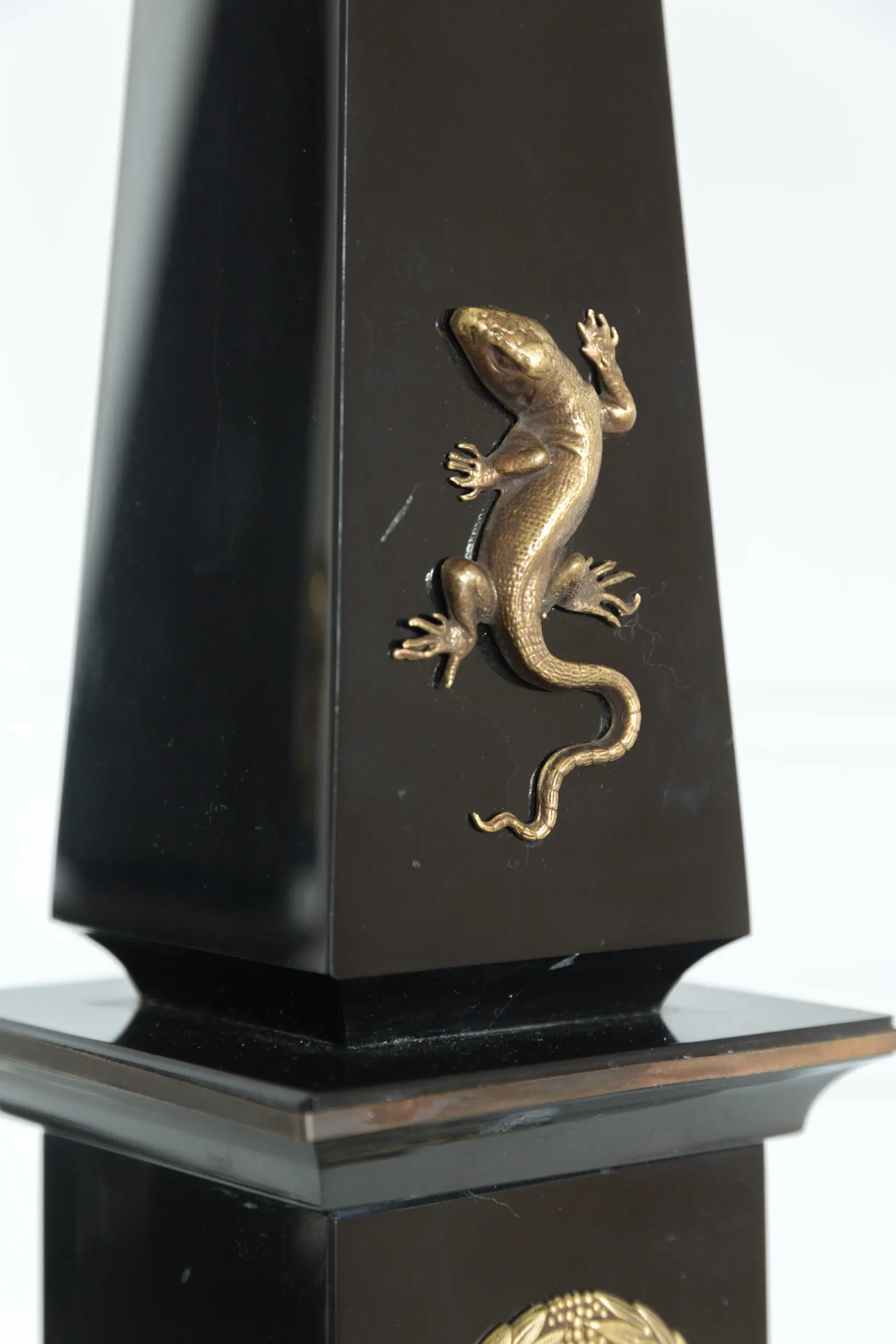 Pair of black marble and bronze obelisks "GOLD LIZARD", limited edition, 2017 — photo 5