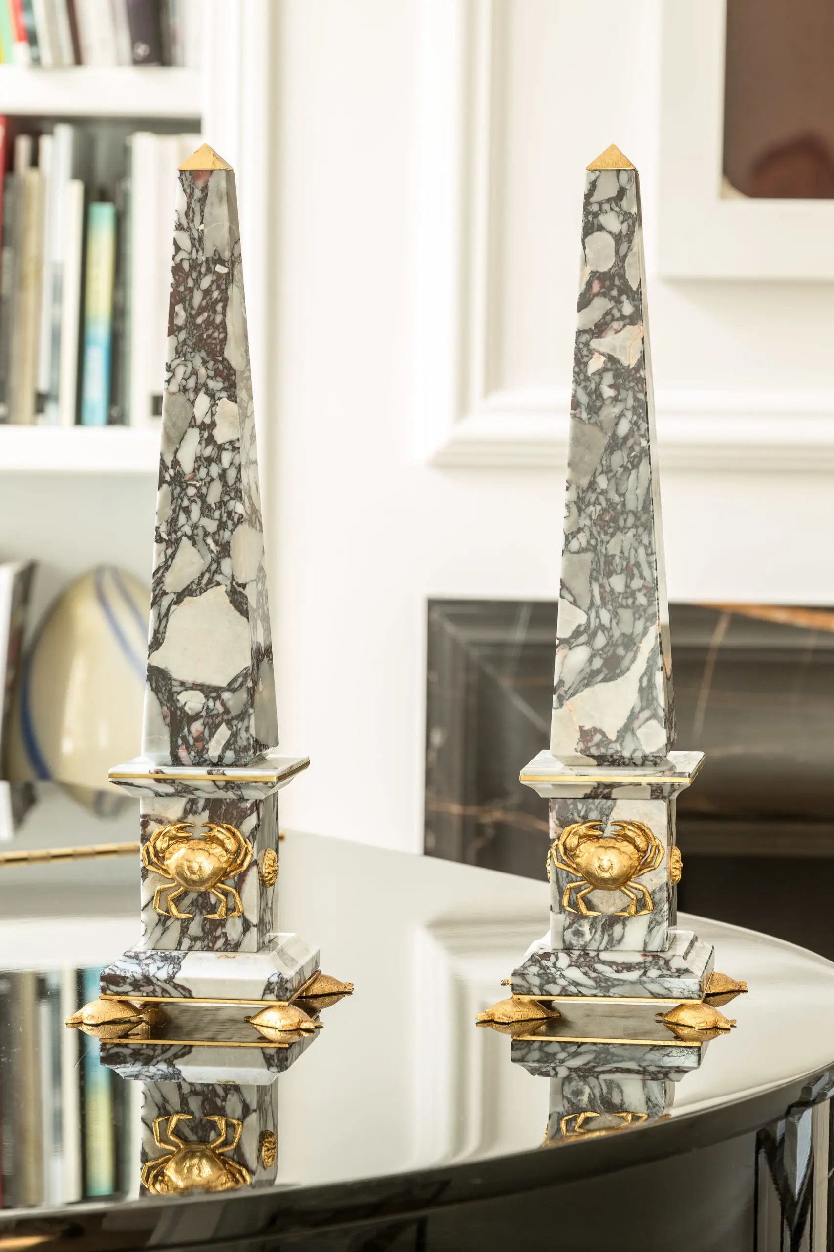 Pair of italian breccia medicea marble and bronze obelisks, "CRABS", limited edition, 2017 — photo 4